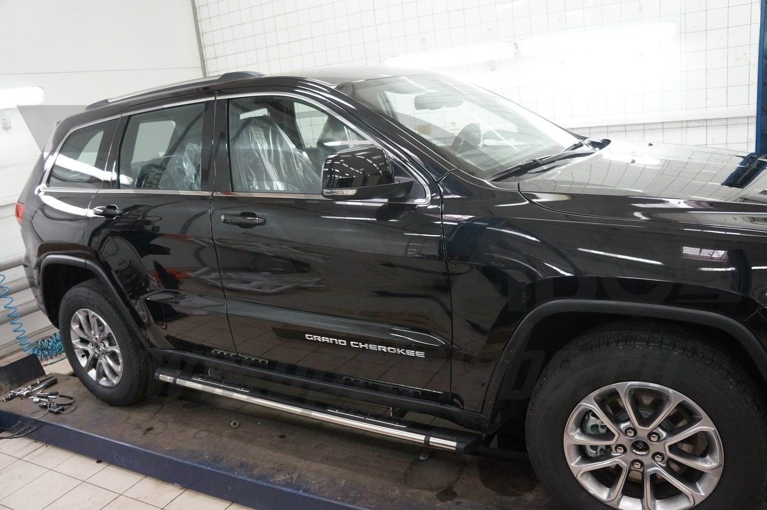 Can Otomotiv JECH.77.1320 пороги алюминиевые (Emerald Black) Jeep Grand Cherokee (2011-) (кроме SRT)