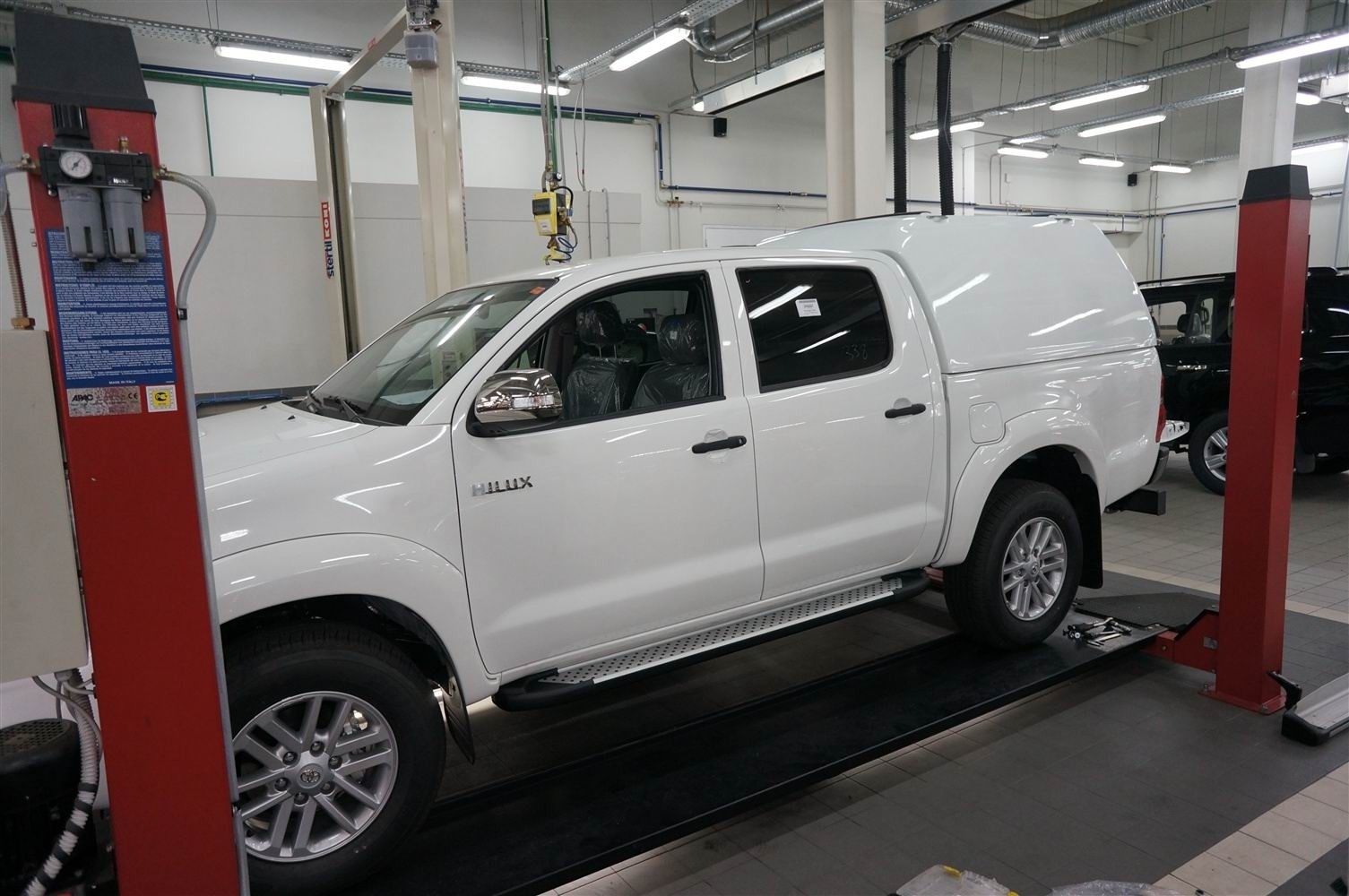 Can Otomotiv TOHL.51.3421 пороги алюминиевые (Sapphire Silver) Toyota HiLux (2012-2015)