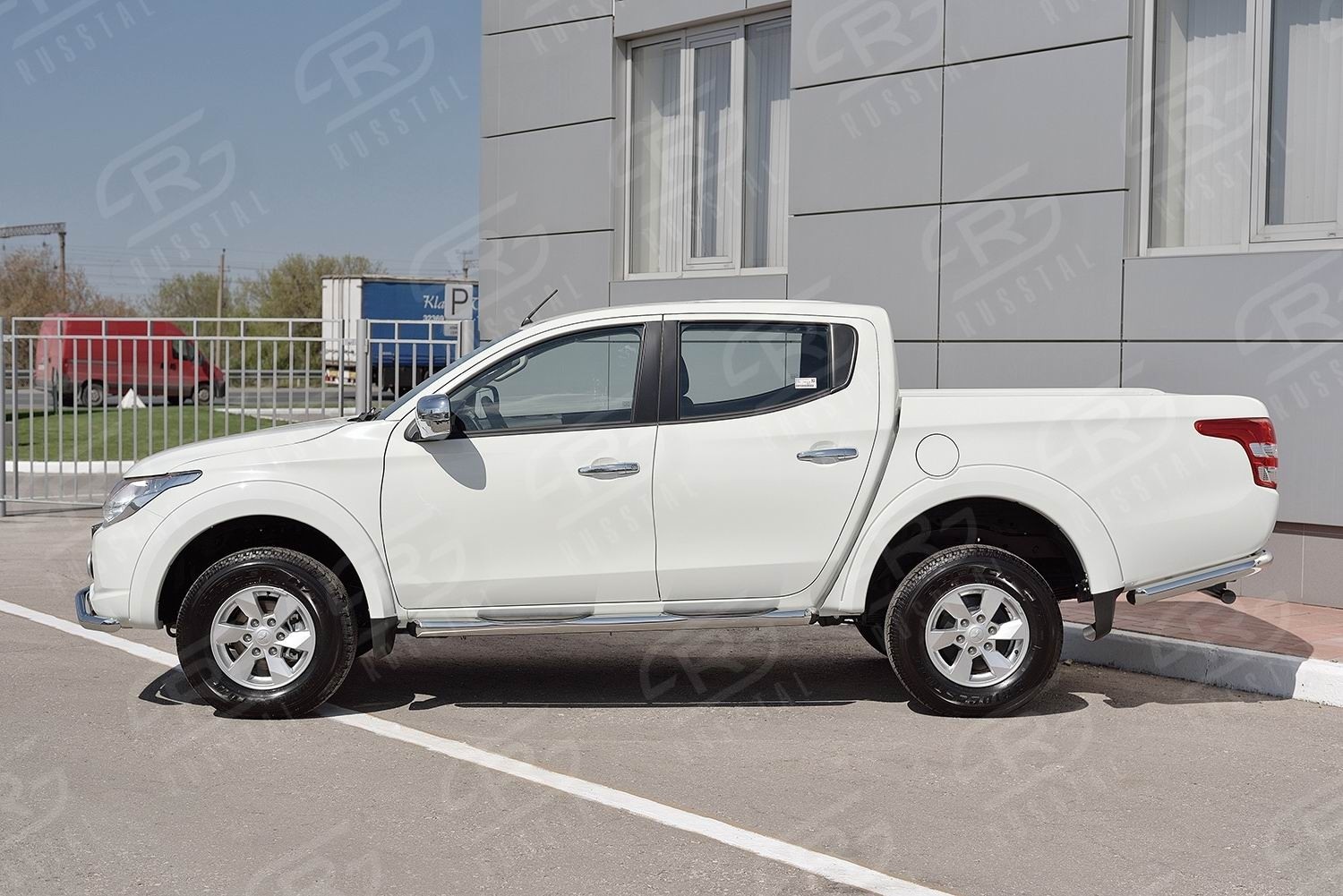 Руссталь ML2T-0022491 пороги труба d76 с накладкой (со скошенными торцами) на Mitsubishi L200 2015-