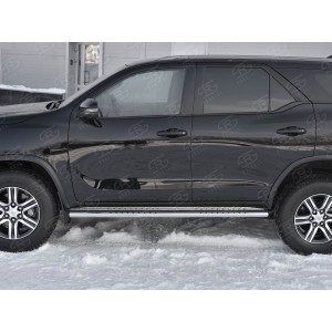Руссталь TFO-002884 пороги труба 120х60 овал с проступью(лист алюм пыльник) на Toyota Fortuner 2017-